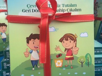 Çocuklara armağan ettiğimiz defterler