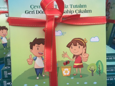 Sevgili öğrencilerimiz için atık kağıtların geridönüşümünden elde edilen defterlerimiz .